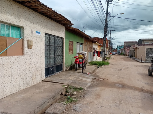 1 Quarto,sala,cozinha,banheiro,garagem Área De Serviço.