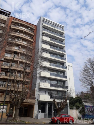 Departamento De Dos Dormitorios Tipo Dúplex En La Plata Con Terraza Y Parrilla Propias
