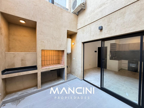Ph En Venta De 2 Ambientes Con Patio Y Parrilla - San Martín Centro