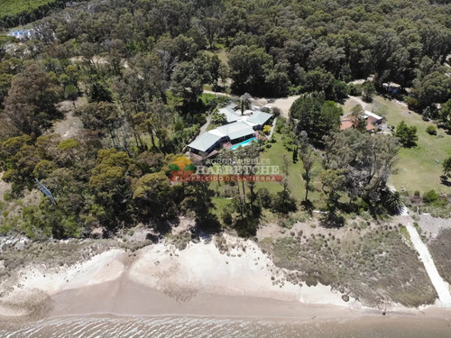 Chalet De Lujo En Venta 4 Dormitorios,5 Baños, Piscina, Garaje, Costa. Maldonado