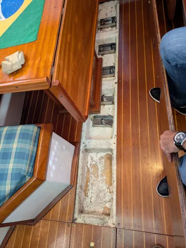 Velero Del Plata 31 -unico Dueño (motor Nuevo)