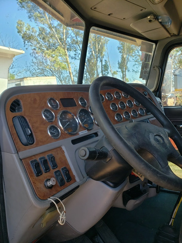 Imagen 5 de 15 de Camión De Volteo Peterbilt