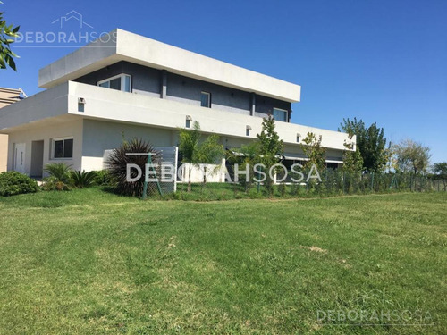 Imagen 2 de 19 de Exclusiva Casa En Venta - El Cantón