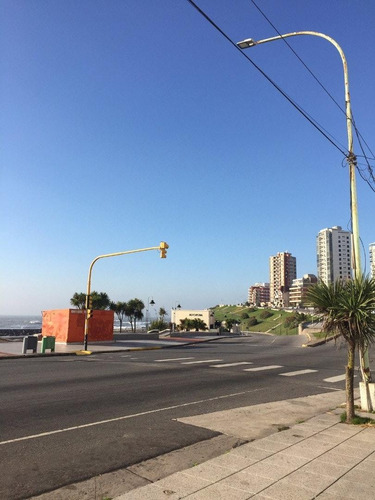 Imperdible Local Frente Al Mar De 200m2 Con Cochera Y Salida