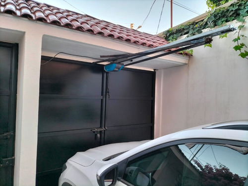 Se Vende Casa En Fraccionamiento Los Arcos En Excelente Ubicación Calle Con Parque Área Verde De Ambos Lados,