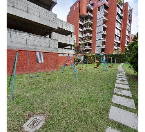 La Tahona. Venta Apartamento 120mt2 +88mt2 Tza / 2h+est / 3b / 4e