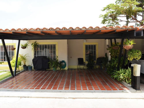 Jose R Armas, Vende Casa En Urbanizacion Valle De Oro San Diego. Atc-1016