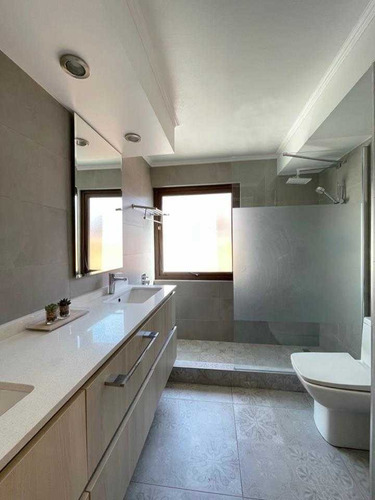 Casa Remodelada En Condominio, La Reina / Julia Bernstein
