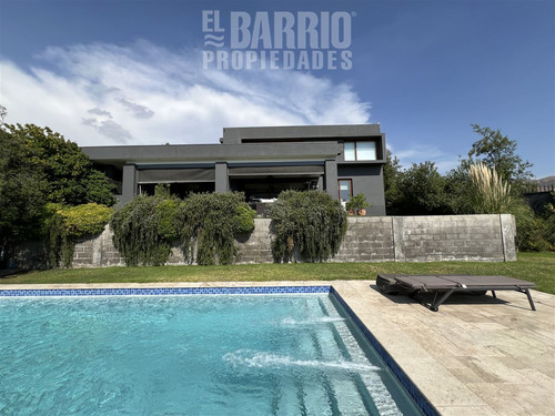 Casa En Venta De 5 Dorm. En Piedra Roja, Chicureo