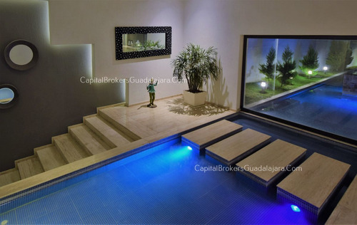 Casa En Colinas De San Javier De Lujo Con Alberca En Venta
