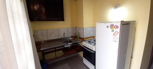 Imagen 4 de 11 de Ph 2 Ambientes En Primer Piso Por Escalera - Saenz Peña Esq Andrade - Bernal