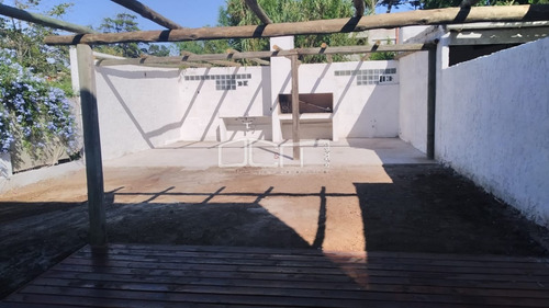 Casa En Venta, 3 Dormitorios, Pinares- Ref: 530