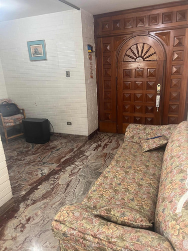 Ls Vendo Los Palos Grandes ,apartamento Muy Bien Ubicado