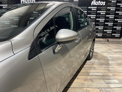 Imagen 15 de 15 de Peugeot 408 Felline 2016