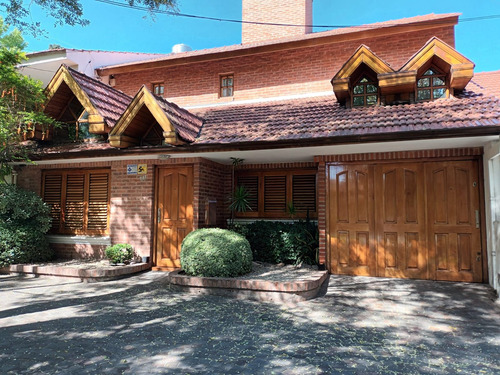 Impecable Chalet En Venta De 4 Dormitorios C/ Cochera Y Quincho En Monte Grande