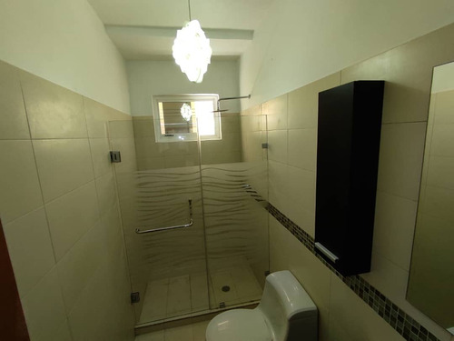 Imagen 2 de 29 de Se Vende Hermosa Remodelada Moderna Casa Townhouse En Urb. Villas De Riachuelos Los Rauseos Zona Norte Aragua 04243785803