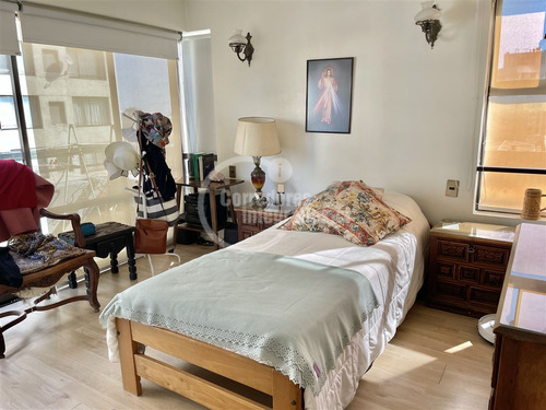 Departamento En Venta De 3 Dorm. Metro Manquehue