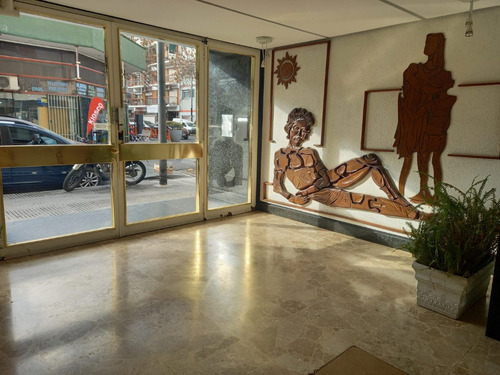 Dto 2 Ambientes Balcon Zona Hospital Italiano Sanatorio Guemes 400 Mts Subte Av Corrientes 200 Mts Subte Av Rivadavia Colectivos Directos A Varias Embajadas