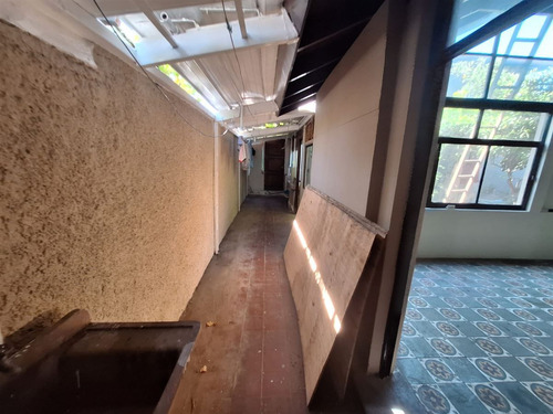 Casa En Venta De 8 Dorm. En Macul