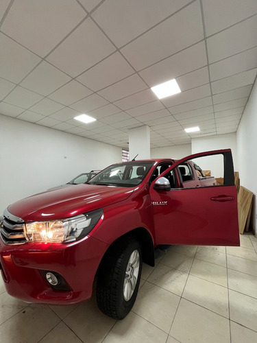 Imagen 4 de 17 de Toyota Hilux 2.8 Cd Srv 177 Cv 4x4 At