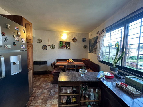 Chalet Con Piscina En Barrio De Vicenzo Grande