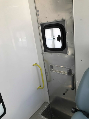 Imagem 17 de 19 de Hilux 4x4 Ambulância Baú Uti Tipo D