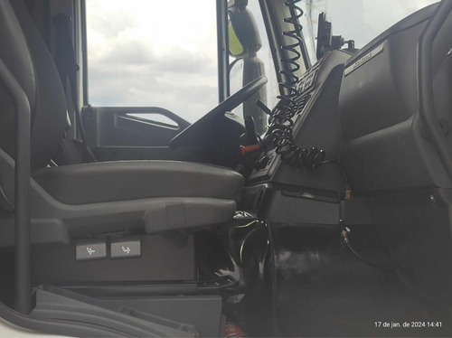 Iveco Stralis 360 4x2 Automático
