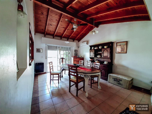 Casa 3 Dormitorios 3 Baños 2 Cocheras 1 Patio 196 Mts 2 Totales - Manuel B Gonnet