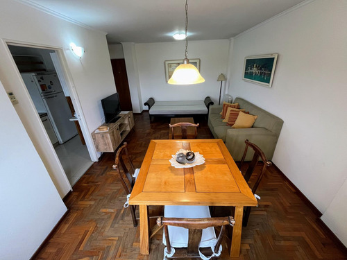 Centro Departamento En Venta De 2 Dormitorios Apto Credito