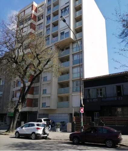 Venta Apartamento 2 Dormitorios Y Garaje, Con Renta En Parque Rodó