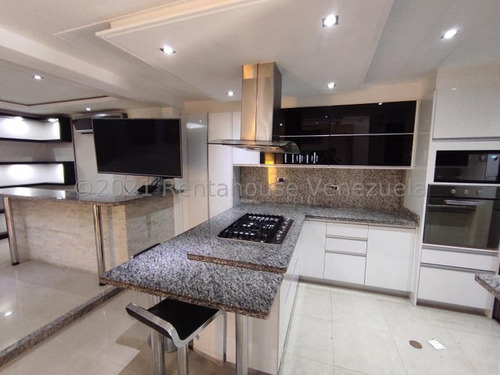 Maria Elena Latouche Se Vende Townhouse Imponente En Mañongo Completamente Amoblado. Planta 100% Y Pozo. Ven Visítalo !! Mels 23-21578