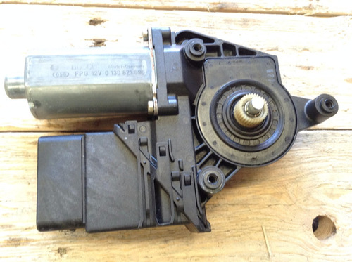 Motor Elevador Vidrio Trasero Derecho  Vw Passat 02-04