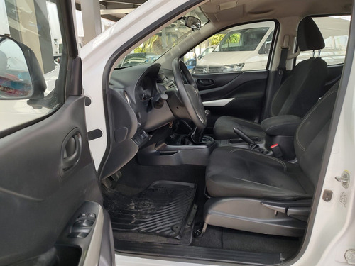 Nissan NP300 2.4 Doble Cabina Se Aa Pack Seg Mt