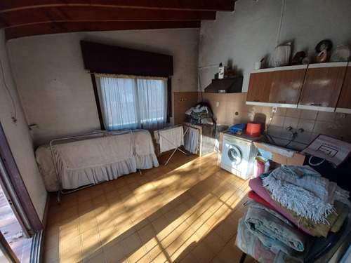 Venta Casa Lote Propio Con Garage Cubierto Y Local En Esquina 2 Plantas Con 2 Terrazas Tiene 166 M2 Cubiertos. A 3 Cuadras Parque Sarmiento Y Av Balbin, 4 Cuadras Av Gral Paz Y A 3 Cuadras Av Parque