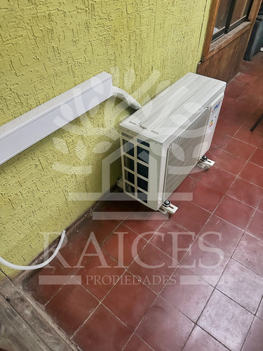 Excelente Casa De Dos Pisos, Incluye Local Comercial