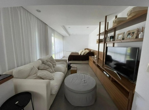 Imagen 13 de 15 de Casa Cuatro Dormitorios Cadaques Funes Hills