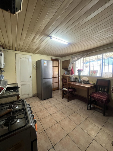 Se Vende Casa De 3h, 2b En Tranquilo Barrio Residencial