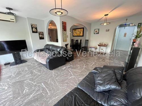 Amplio Apartamento En Venta, Urb. Los Caobos