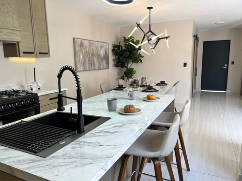Venta De Casa (250m2) En Calle Cerrada A 10 Mins De Corazon De Santa Fe, Muy Bien Comunicado Db15-z74