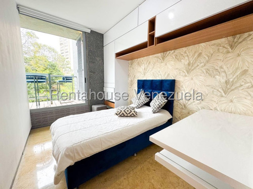 Gran Apartamento Remodelado En Alquiler, Urb. Sebucan