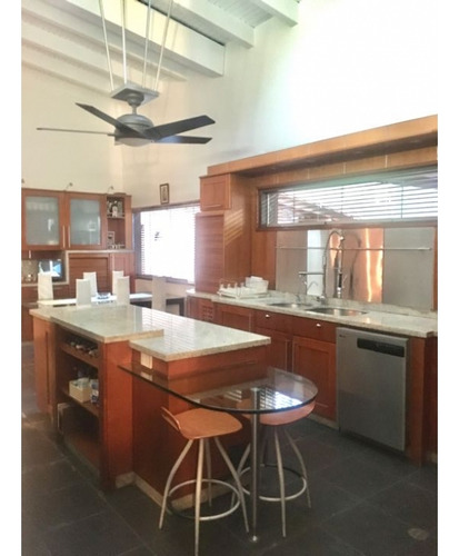 En Venta Casa 680m2 6h/6b/11p Cerro Verde 6194