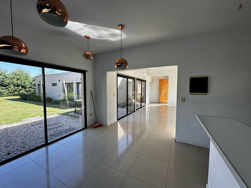 Casa En Venta En Santa Guadalupe, Pilar Del Este, Pilar
