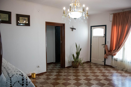 Venta Casa 8 Ambientes En Posadas