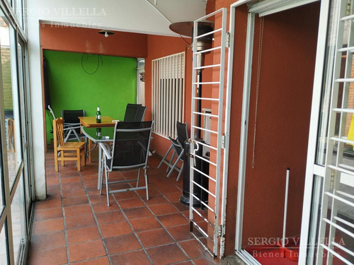 Imagen 12 de 18 de Casa Moderna En Venta De 3 Dormitorios. Cochera. Pileta. Quincho.