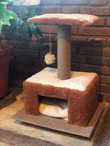 Casa Para Gatos Con Rascador Y Reposador En Altura.