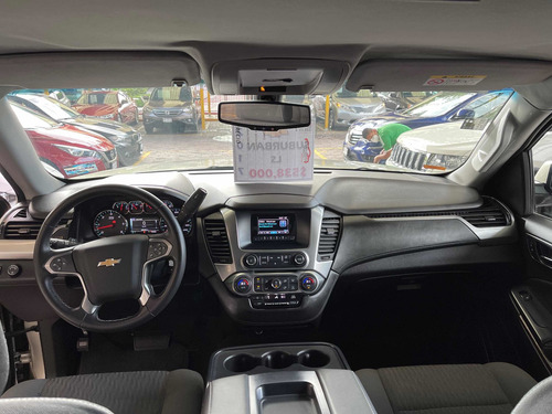 Imagen 10 de 13 de Chevrolet Suburban 2017 5.4 Ls Tela At