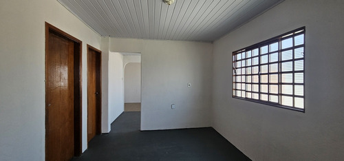 Casa De 2 Quartos Com Edícula