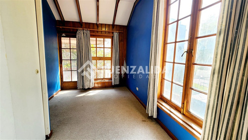 Casa En Venta De 5 Dorm. En Ñuñoa
