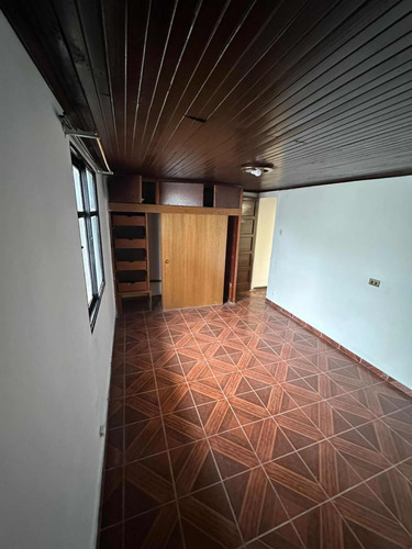 En Arriendo Amplia Casa De 6 Dormitorios Y 2 Baños