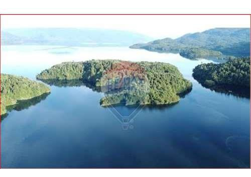 Paraíso: Predio Y/o Bosque Con Dos Islas Privadas